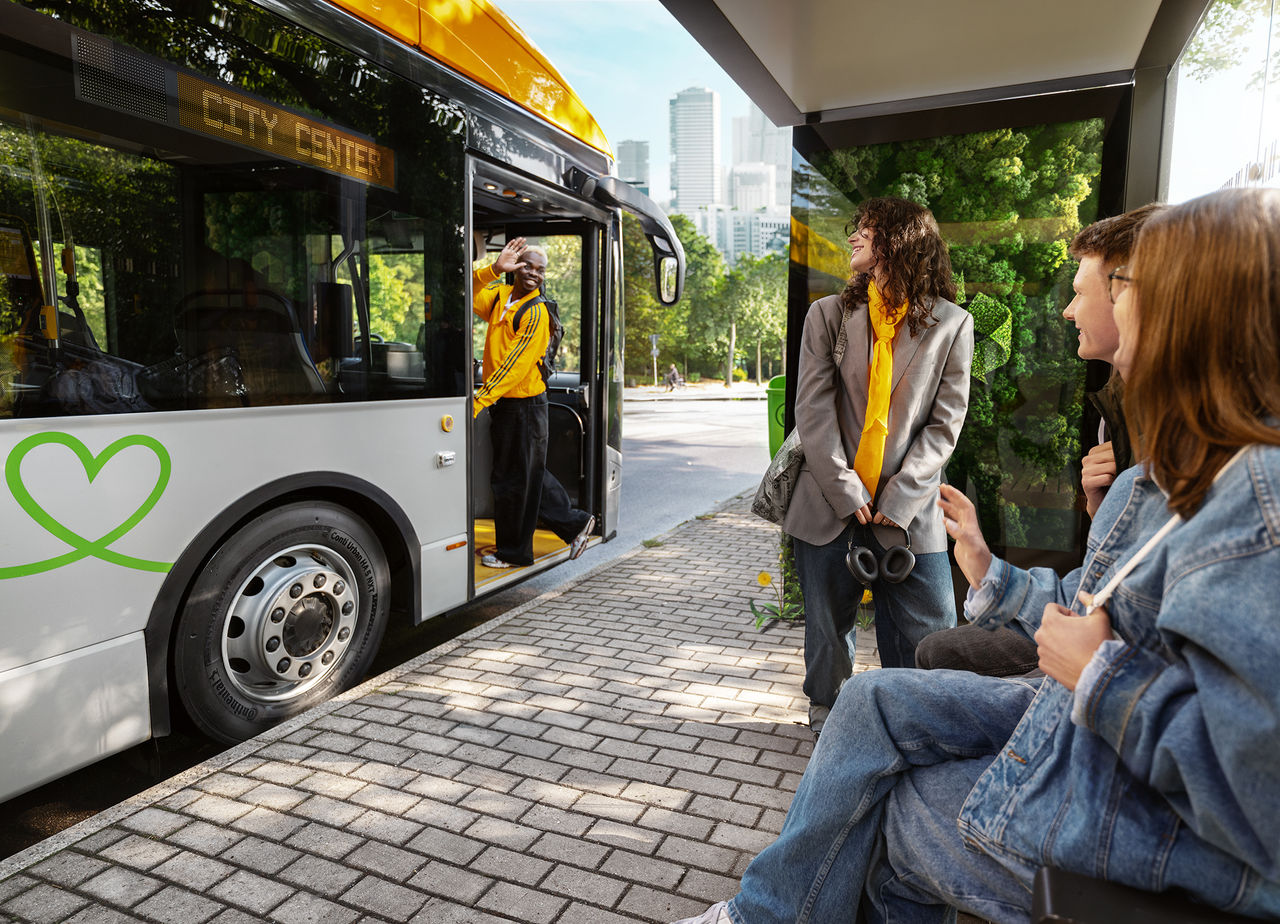 Lancement du nouveau pneu urbain pour autobus avec jusqu’à 60% de matériaux renouvelables et recyclés